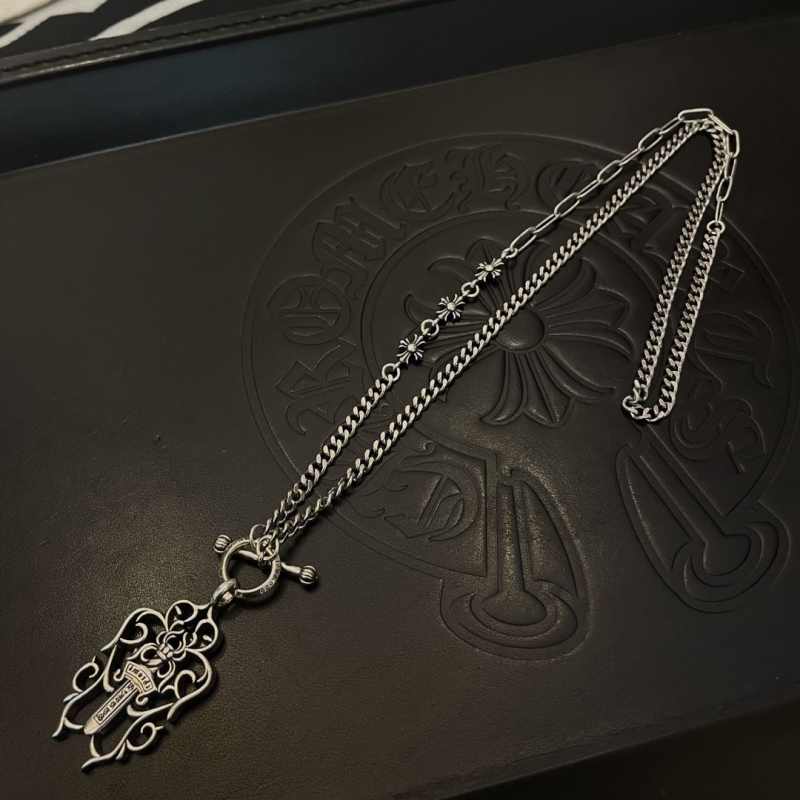 Ch*0me He**ts necklaces